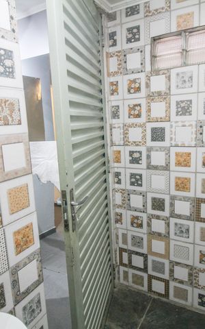 Casa à venda com 233m², 2 quartos e 10 vagas Casa à venda com 233m², 2 quartos e 10 vagasEdícula