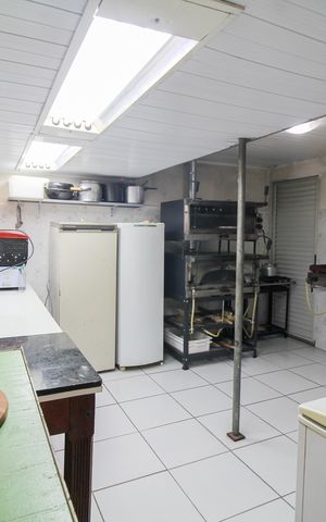 Casa à venda com 233m², 2 quartos e 10 vagas Casa à venda com 233m², 2 quartos e 10 vagasEdícula