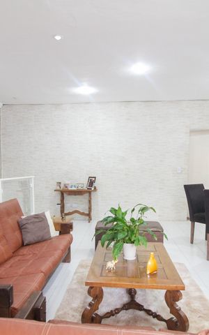 Casa à venda com 233m², 2 quartos e 10 vagas Casa à venda com 233m², 2 quartos e 10 vagasSala 1