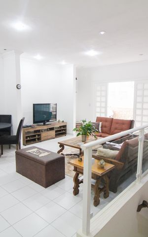 Casa à venda com 233m², 2 quartos e 10 vagas Casa à venda com 233m², 2 quartos e 10 vagasSala 1