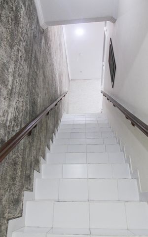 Casa à venda com 233m², 2 quartos e 10 vagas Casa à venda com 233m², 2 quartos e 10 vagasAcesso 2o andar