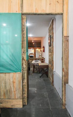 Casa à venda com 233m², 2 quartos e 10 vagas Casa à venda com 233m², 2 quartos e 10 vagasGaragem