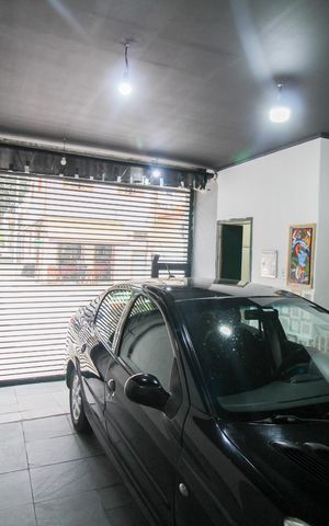 Casa à venda com 233m², 2 quartos e 10 vagas Casa à venda com 233m², 2 quartos e 10 vagasGaragem