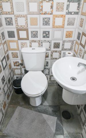 Casa à venda com 233m², 2 quartos e 10 vagas Casa à venda com 233m², 2 quartos e 10 vagasEdícula
