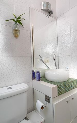 Casa à venda com 125m², 2 quartos e 2 vagas Casa à venda com 125m², 2 quartos e 2 vagasBanheiro
