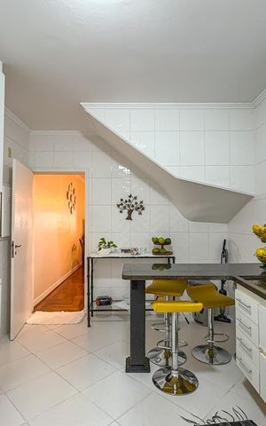 Casa à venda com 125m², 2 quartos e 2 vagas Casa à venda com 125m², 2 quartos e 2 vagasCozinha