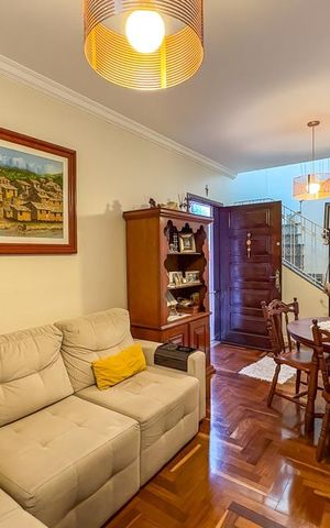 Casa à venda com 125m², 2 quartos e 2 vagas Casa à venda com 125m², 2 quartos e 2 vagasSala
