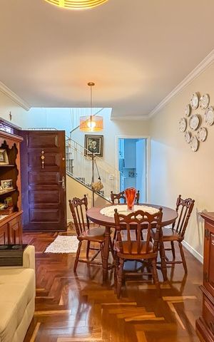 Casa à venda com 125m², 2 quartos e 2 vagas Casa à venda com 125m², 2 quartos e 2 vagasSala
