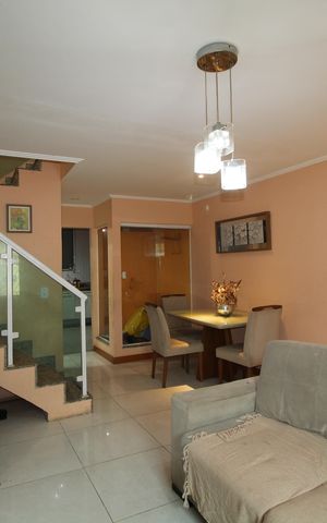 Casa de condomínio à venda com 180m², 3 quartos e 1 vagaSala