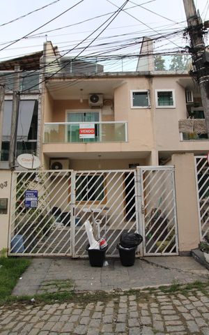 Casa de condomínio à venda com 180m², 3 quartos e 1 vagaFachada Placa