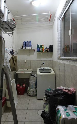 Casa de condomínio à venda com 180m², 3 quartos e 1 vagaÁrea de Serviço