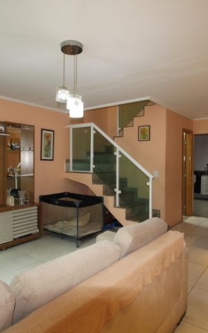 Casa de condomínio à venda com 180m², 3 quartos e 1 vagaSala