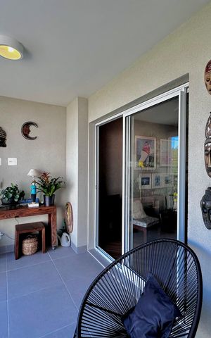 Apartamento à venda com 83m², 2 quartos e 2 vagas Apartamento à venda com 83m², 2 quartos e 2 vagasVaranda