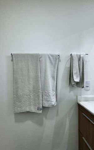 Apartamento à venda com 83m², 2 quartos e 2 vagas Apartamento à venda com 83m², 2 quartos e 2 vagasBanheiro Suíte 1