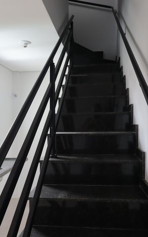 Apartamento à venda com 94m², 2 quartos e 2 vagasEscada
