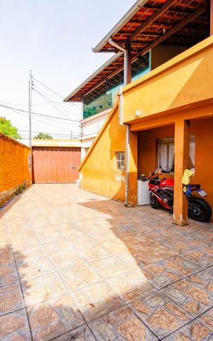 Casa à venda com 214m², 4 quartos e 2 vagas Casa à venda com 214m², 4 quartos e 2 vagasÁrea Externa
