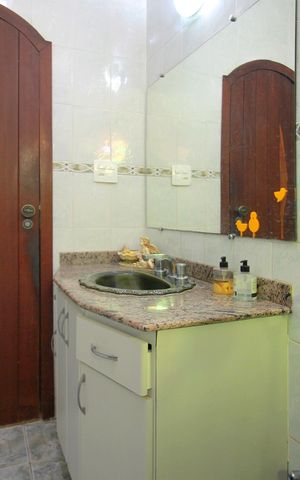 Casa à venda com 273m², 3 quartos e 4 vagasBanheiro