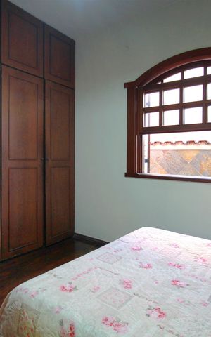Casa à venda com 273m², 3 quartos e 4 vagasSuite