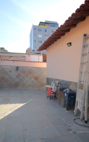 Casa à venda com 273m², 3 quartos e 4 vagasQuintal