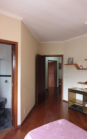 Casa à venda com 362m², 3 quartos e 3 vagasSuíte 2
