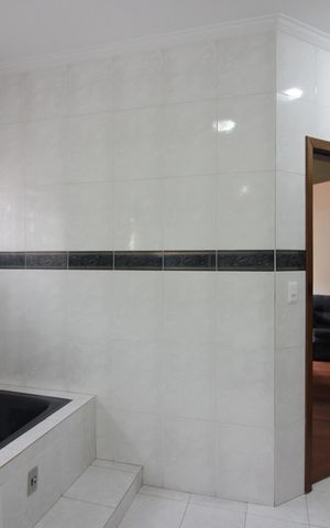 Casa à venda com 362m², 3 quartos e 3 vagasBanheiro da Suíte 1