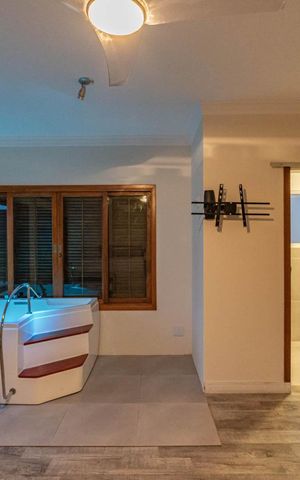Casa à venda com 225m², 3 quartos e 4 vagasSuite