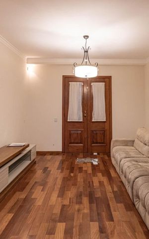 Casa à venda com 225m², 3 quartos e 4 vagasSala