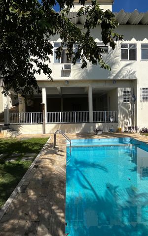 Casa à venda com 466m², 4 quartos e 8 vagas Casa à venda com 466m², 4 quartos e 8 vagasQuintal