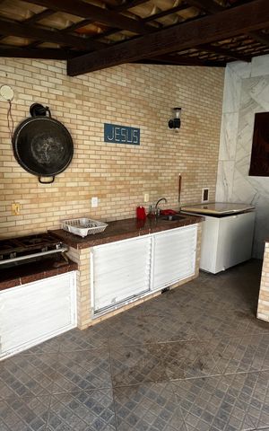 Casa à venda com 466m², 4 quartos e 8 vagas Casa à venda com 466m², 4 quartos e 8 vagasQuintal