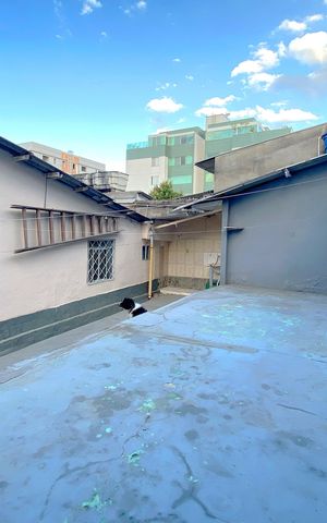 Casa à venda com 189m², 3 quartos e 2 vagas Casa à venda com 189m², 3 quartos e 2 vagasQuintal fundos