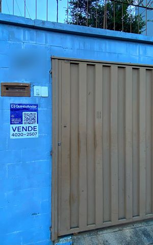 Casa à venda com 189m², 3 quartos e 2 vagas Casa à venda com 189m², 3 quartos e 2 vagasFachada