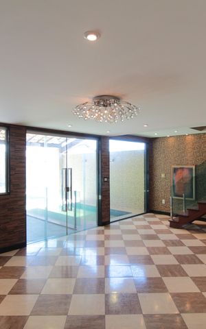Casa à venda com 640m², 4 quartos e 4 vagasSala