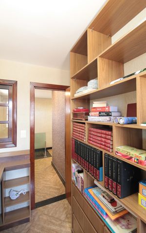 Casa à venda com 640m², 4 quartos e 4 vagasEscritório