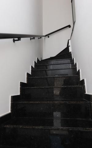 Casa de condomínio à venda com 84m², 2 quartos e 1 vagaEscadas
