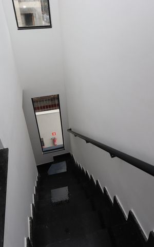 Casa de condomínio à venda com 84m², 2 quartos e 1 vagaEscadas