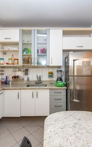 Apartamento à venda com 235m², 5 quartos e 2 vagas Apartamento à venda com 235m², 5 quartos e 2 vagasCozinha
