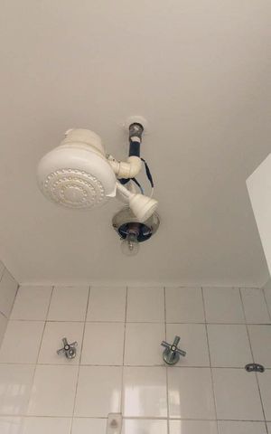 Apartamento à venda com 140m², 2 quartos e 1 vaga Apartamento à venda com 140m², 2 quartos e 1 vagaBanheiro de Serviço