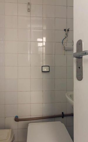 Apartamento à venda com 140m², 2 quartos e 1 vaga Apartamento à venda com 140m², 2 quartos e 1 vagaBanheiro de Serviço