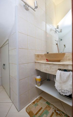 Casa à venda com 150m², 3 quartos e 2 vagas Casa à venda com 150m², 3 quartos e 2 vagasLavabo