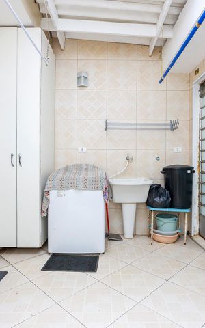 Casa à venda com 150m², 3 quartos e 2 vagas Casa à venda com 150m², 3 quartos e 2 vagasÁrea de Serviço