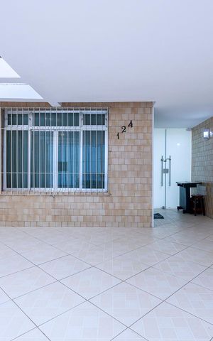 Casa à venda com 150m², 3 quartos e 2 vagas Casa à venda com 150m², 3 quartos e 2 vagasGaragem