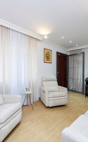 Casa à venda com 150m², 3 quartos e 2 vagas Casa à venda com 150m², 3 quartos e 2 vagasSala