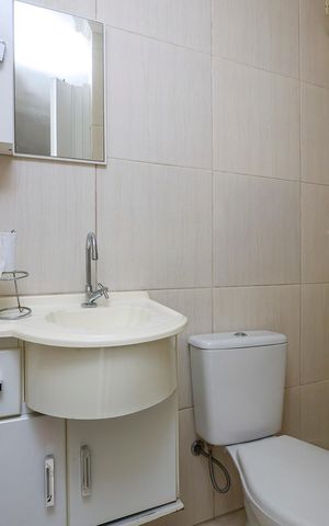 Casa à venda com 150m², 3 quartos e 2 vagas Casa à venda com 150m², 3 quartos e 2 vagasEdícula - Banheiro