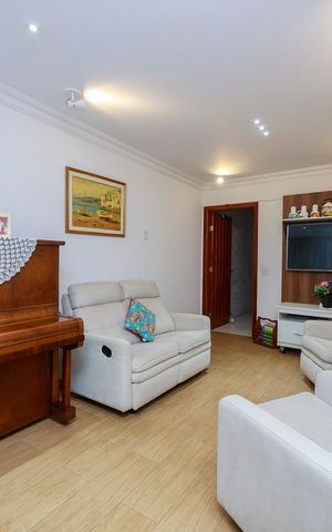 Casa à venda com 150m², 3 quartos e 2 vagas Casa à venda com 150m², 3 quartos e 2 vagasSala