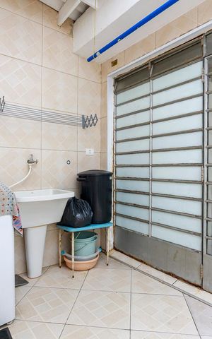 Casa à venda com 150m², 3 quartos e 2 vagas Casa à venda com 150m², 3 quartos e 2 vagasÁrea de Serviço