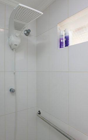 Casa à venda com 150m², 3 quartos e 2 vagas Casa à venda com 150m², 3 quartos e 2 vagasBanheiro da Suíte