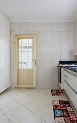 Casa à venda com 150m², 3 quartos e 2 vagas Casa à venda com 150m², 3 quartos e 2 vagasCozinha