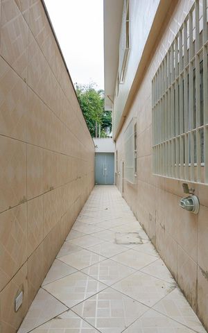 Casa à venda com 150m², 3 quartos e 2 vagas Casa à venda com 150m², 3 quartos e 2 vagasCorredor