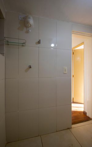 Apartamento para alugar com 65m², 2 quartos e sem vagaBanheiro