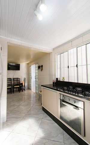 Casa à venda com 98m², 3 quartos e 5 vagas Casa à venda com 98m², 3 quartos e 5 vagasCozinha